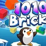 귀여운 펭귄이 얼음 배경 위에 서 있고, 하늘에 1010 Bricks라는 텍스트가 있으며 색색의 블록이 흩어져 있다