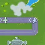 공항 활주로 위에 두 대의 비행기가 있는 모습