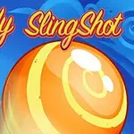 오렌지색 사탕 공과 함께 Candy Slingshot라는 문구가 푸른 하늘과 구름을 배경으로 놓여 있다