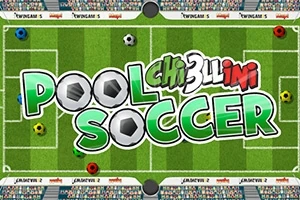 초록색 축구 경기장 위에 다채로운 축구공들과 POOL CHILLINI SOCCER라는 텍스트가 중앙에 있는 이미지