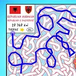 알바니아의 국기 및 국장과 경로가 복잡한 미로, 그리고 몇몇 도시 이름이 적힌 지도가 있는 이미지