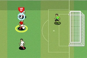 축구 경기장에서 두 선수와 골키퍼가 공을 중심으로 서 있는 장면