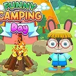 산속 캠핑장에서 안경을 쓴 토끼와 귀여운 양이 캠프파이어 옆에 서 있는 모습