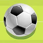 녹색 필드 중앙에 위치한 검은색과 흰색 오각형이 있는 축구공