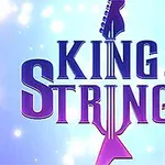 보라색과 파란색 그라데이션 배경 위에 KING of STRINGS라는 텍스트가 기타 모양과 함께 중앙에 배치되어 있습니다
