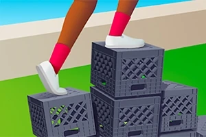 사람의 다리가 여러 개의 플라스틱 상자 위를 걷고 있는 모습