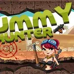 여자 캐릭터가 총을 들고 있으며, MUMMY HUNTER라는 글자가 중앙에 위치해 있는 사막 배경의 이미지