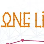 배경에 연결된 점들이 있는 화면 위에 주황색 점들로 구성된 ONE LINE 글자가 있습니다