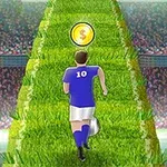 잔디로 된 길 위를 축구선수가 달리고 있으며, 앞에 코인이 보인다